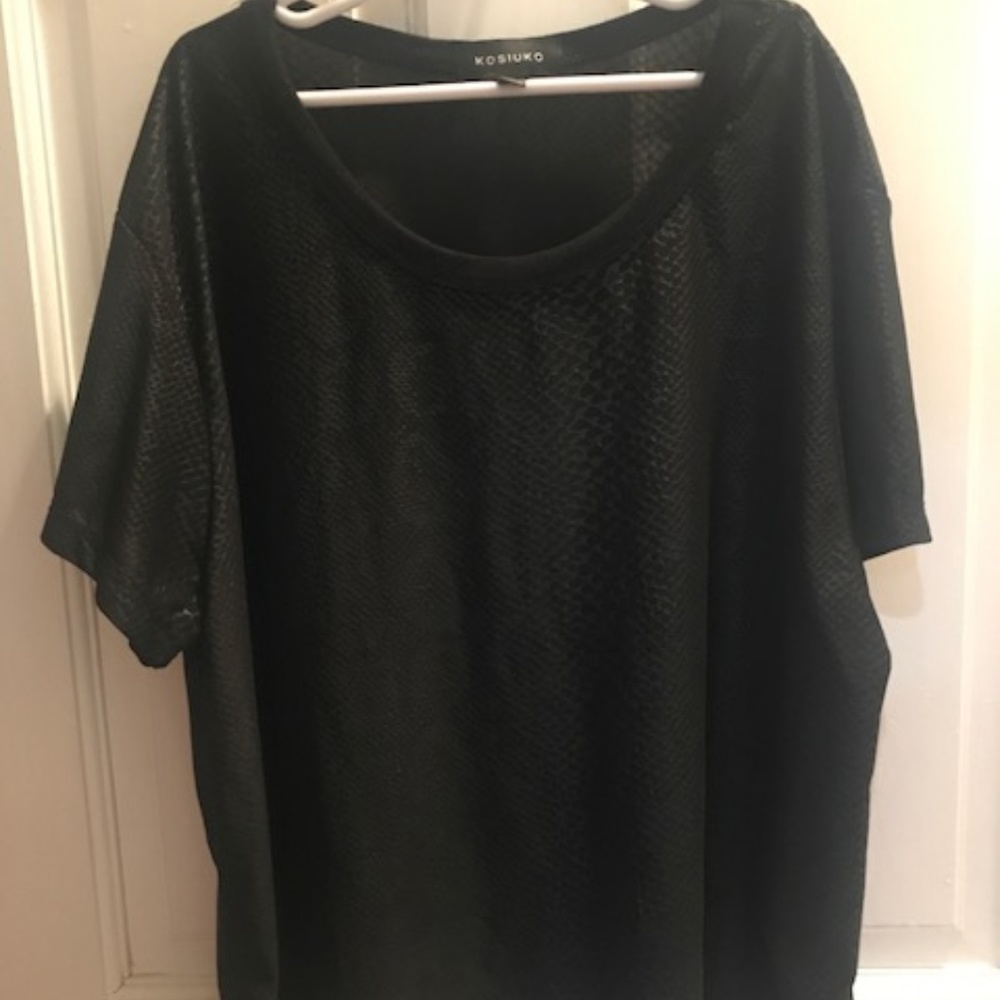 Kosiuko Animal Print Black Top